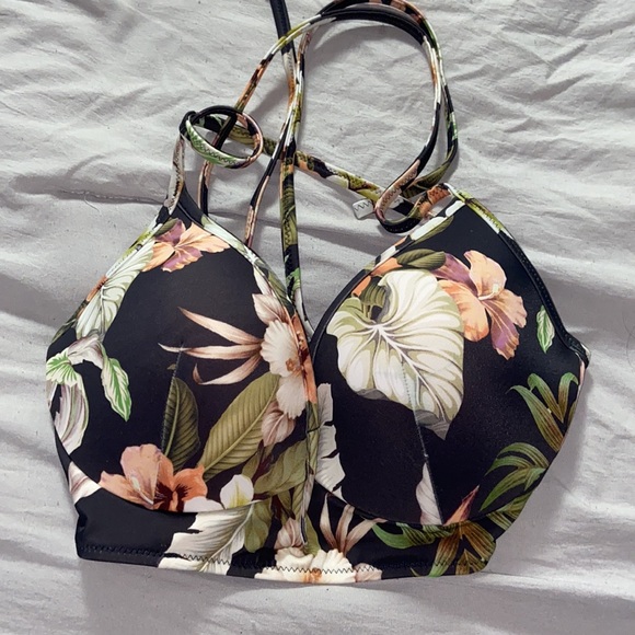 Like new bikini set - Picture 2 of 7